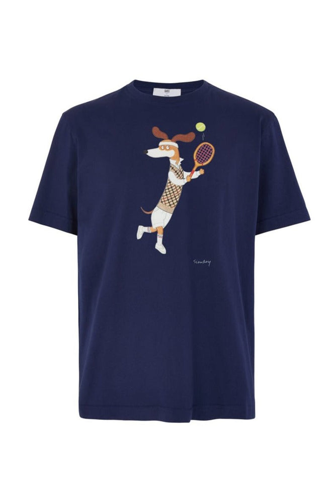 
                      
                        DAKS X Mr Slowboy Anniversary T-Shirt 'Tennis' Navy DAKS M
                      
                    