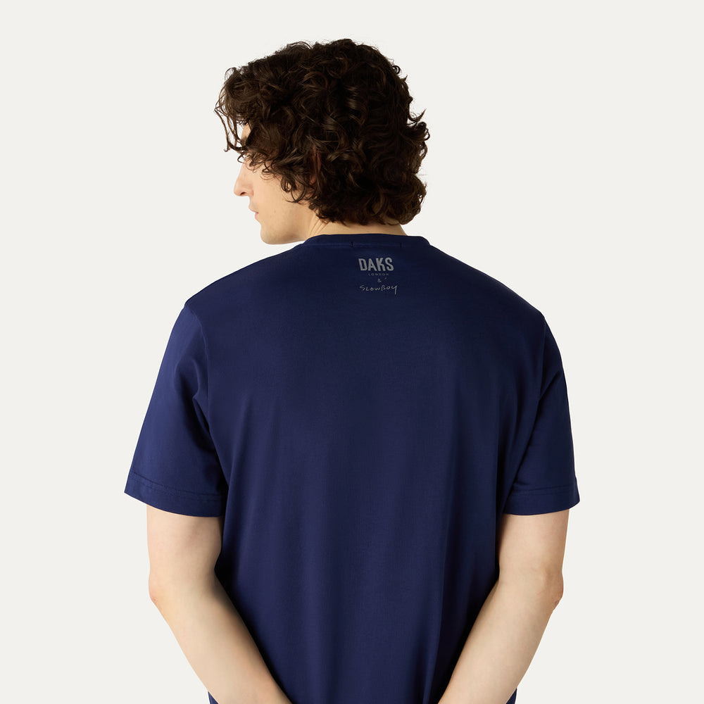 
                      
                        DAKS X Mr Slowboy Anniversary T-Shirt 'Tennis' Navy DAKS M
                      
                    