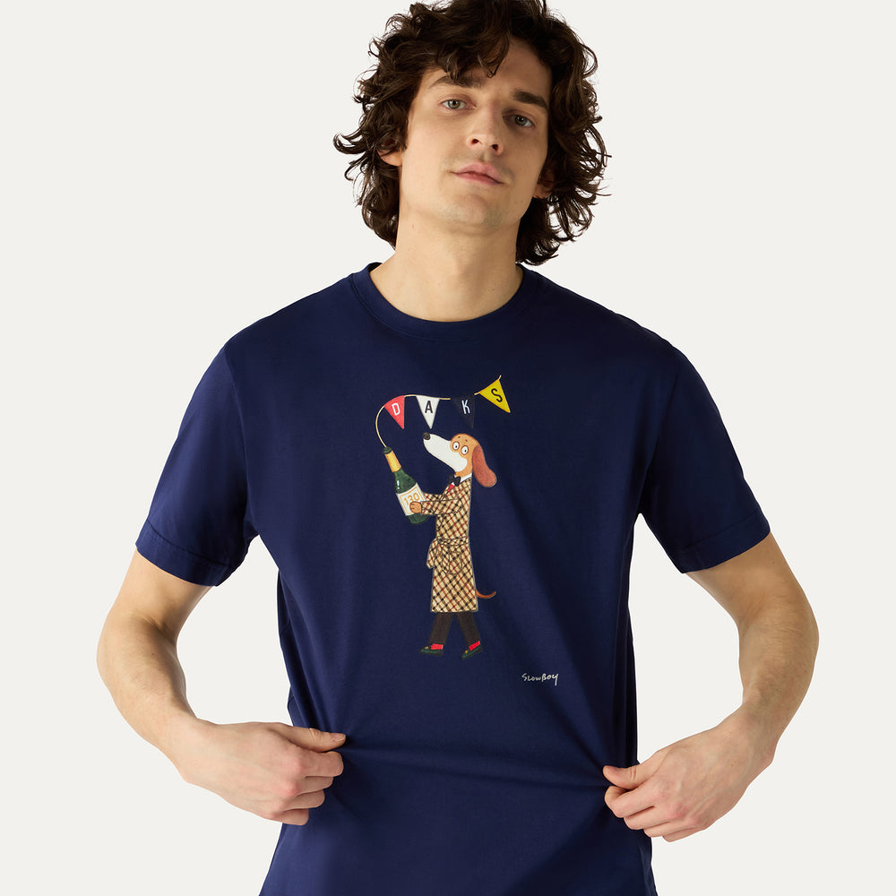 
                      
                        DAKS X Mr Slowboy Anniversary T Shirt 'Champagne' Navy
                      
                    