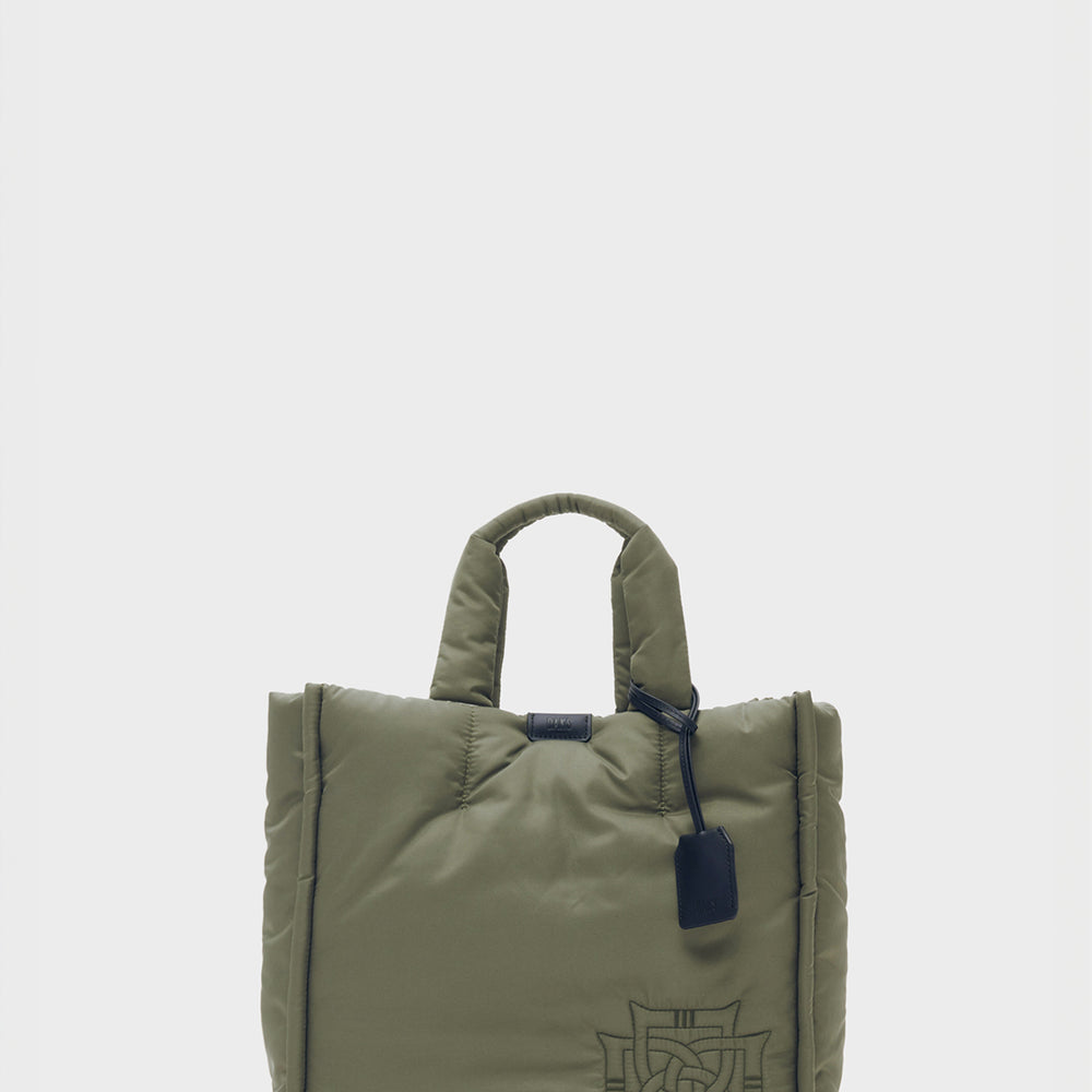 
                      
                        Interlocking DD Logo Puffer Tote Bag
                      
                    