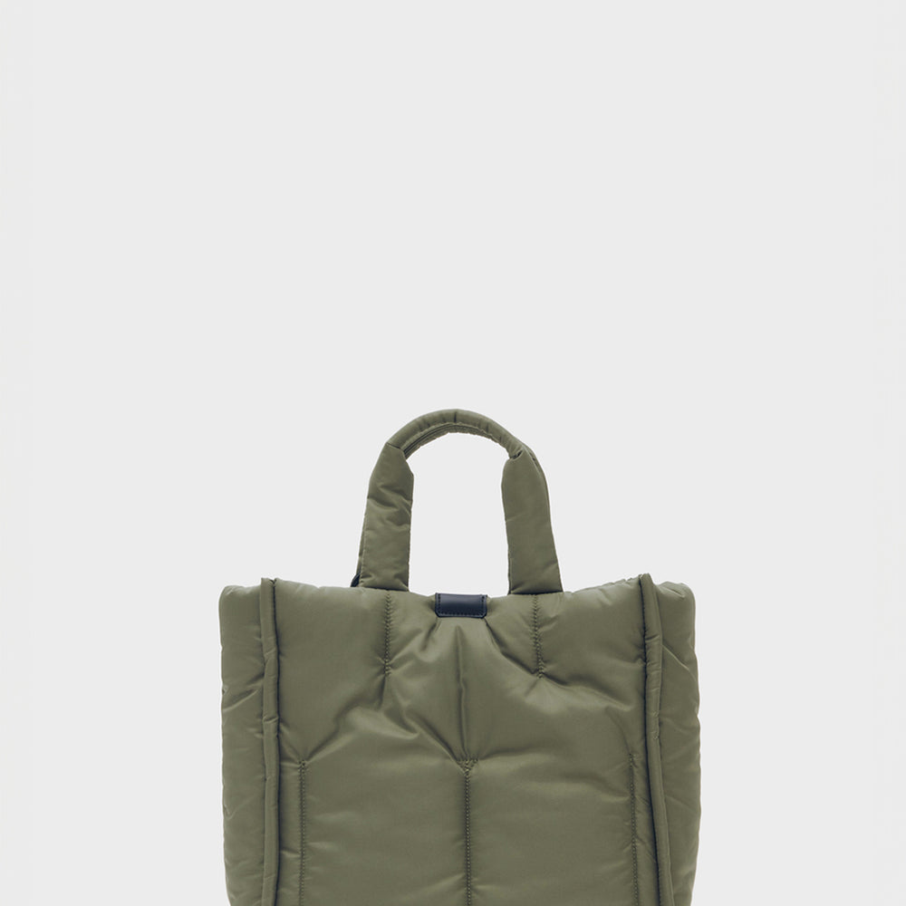 
                      
                        Interlocking DD Logo Puffer Tote Bag
                      
                    